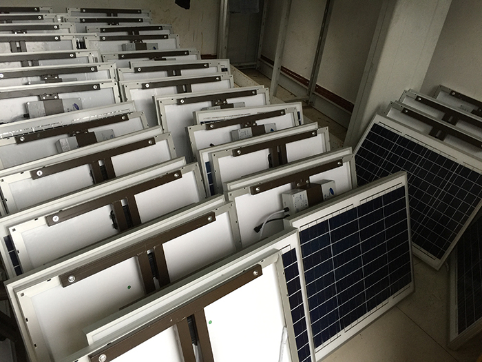 太阳能路灯安装_九游会J9太阳能技术人员_贵州印江太阳能路灯